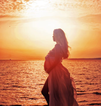 Silhouette of a pregnant woman